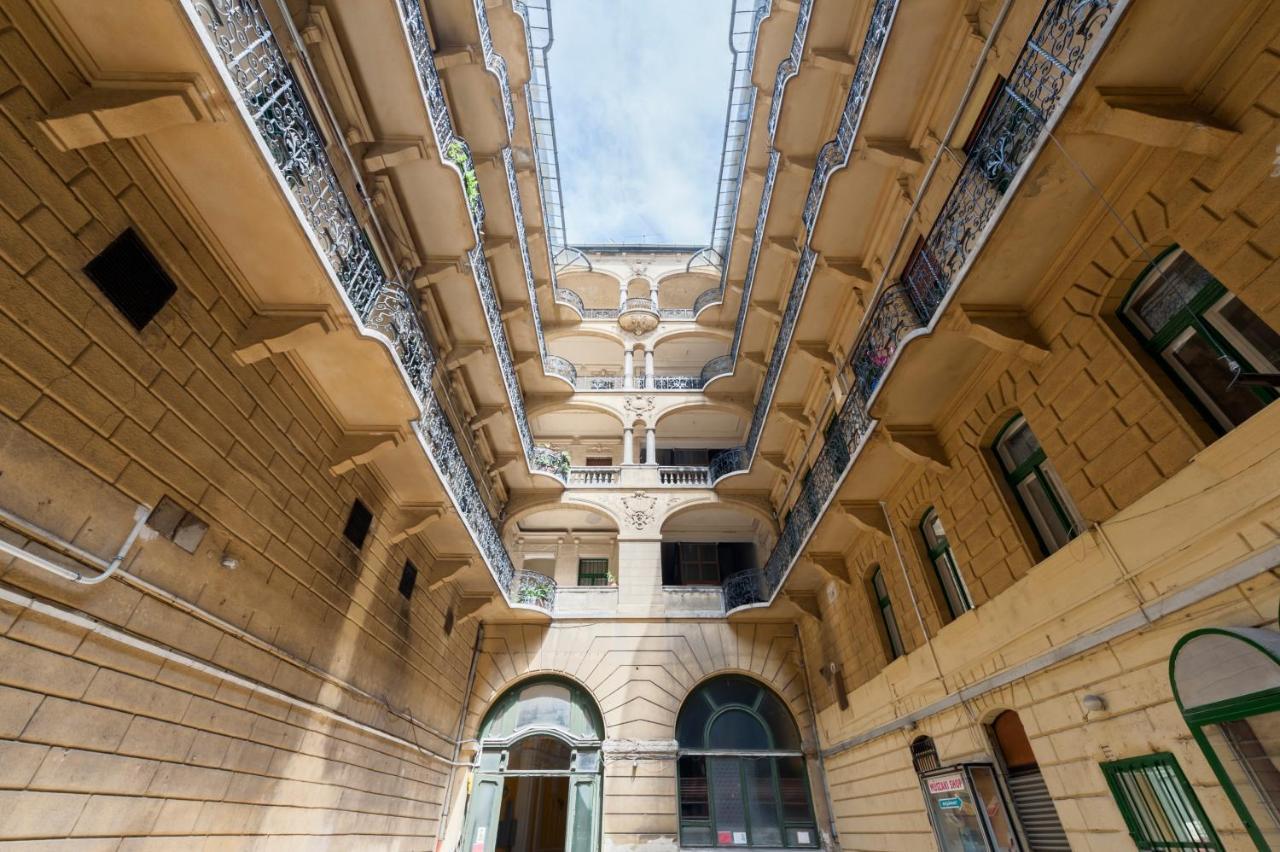 Central Seven Erzsebet Krt Budapest Exteriör bild