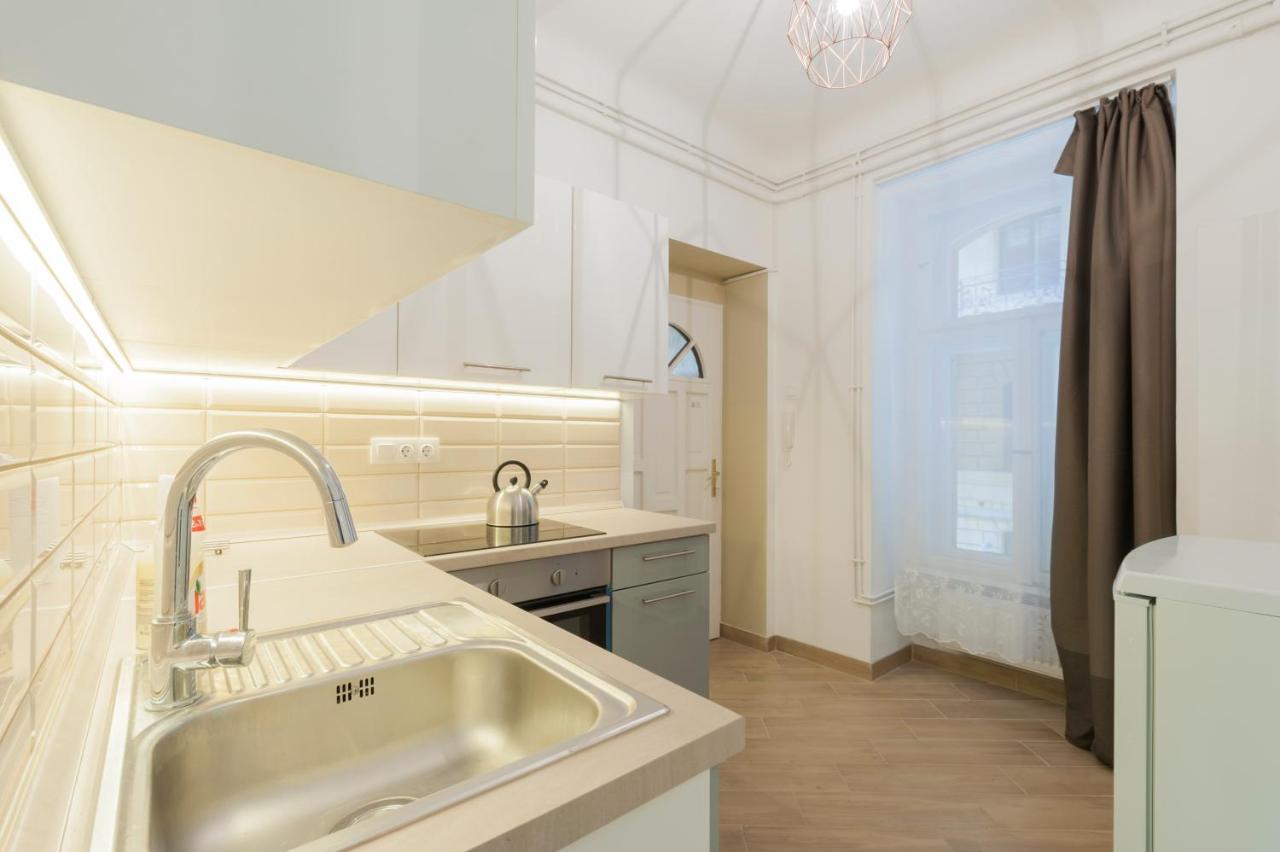 Central Seven Erzsebet Krt Budapest Exteriör bild