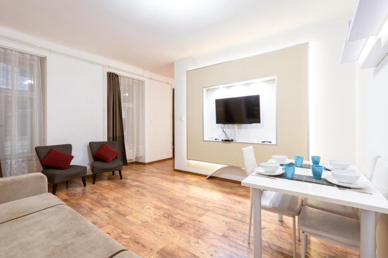 Central Seven Erzsebet Krt Budapest Exteriör bild