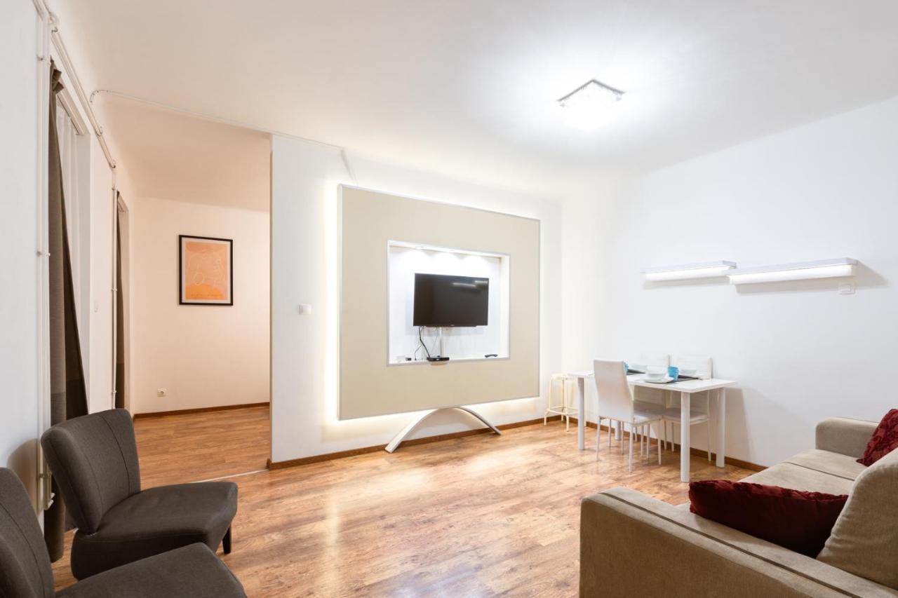 Central Seven Erzsebet Krt Budapest Exteriör bild